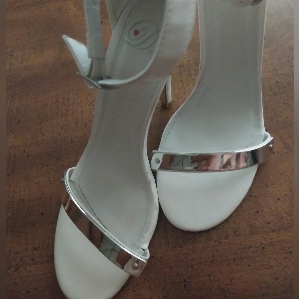 Heels - Picture 2 of 4